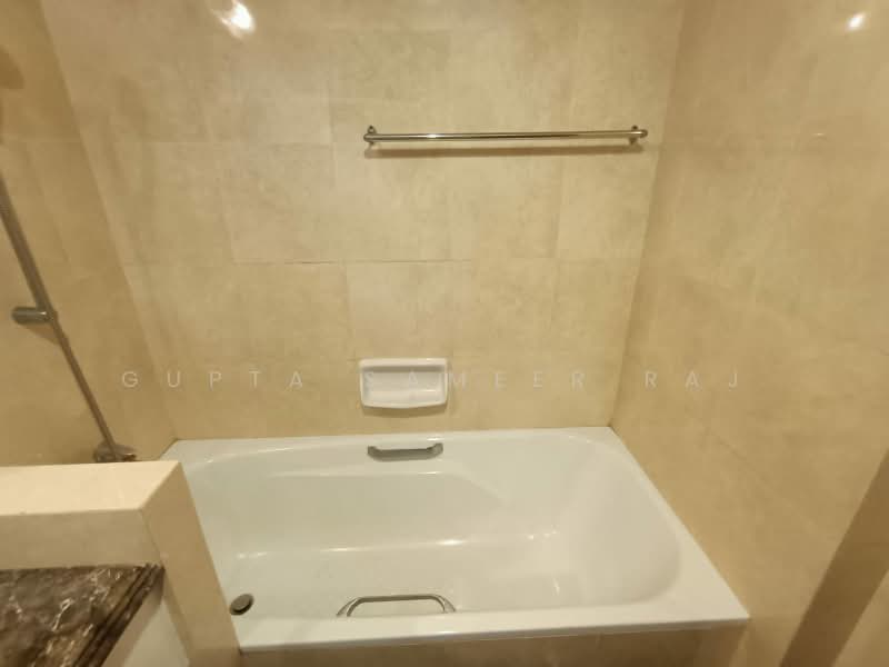 East Meadows, 30 Tanah Merah Kechil Road, Room Rental, 200 sqft, Condominium For Rent, by Gupta Sameer Raj, 500230464 - Bathroom - PropertyGuru.com.sg