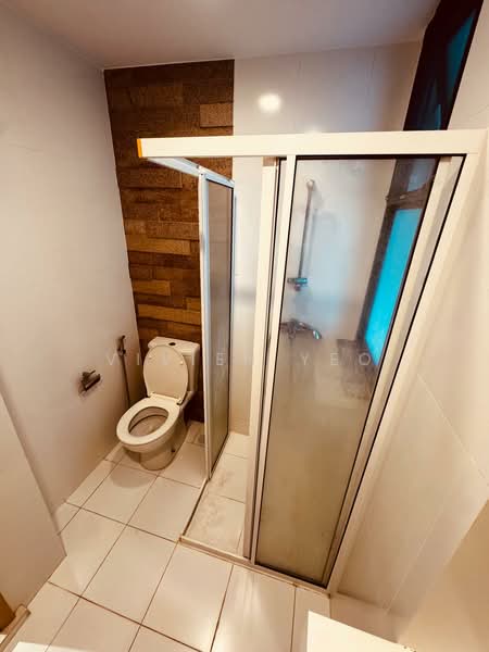 Varsity Park Condominium, 34 West Coast Road, 3 Bedrooms, 1,464 sqft, Condominium For Rent, by Vivien Yeo, 500230468 - Bathroom - PropertyGuru.com.sg