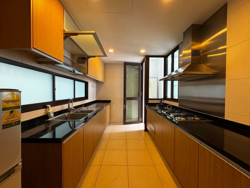 Varsity Park Condominium, 34 West Coast Road, 3 Bedrooms, 1,464 sqft, Condominium For Rent, by Vivien Yeo, 500230468 - Kitchen - PropertyGuru.com.sg