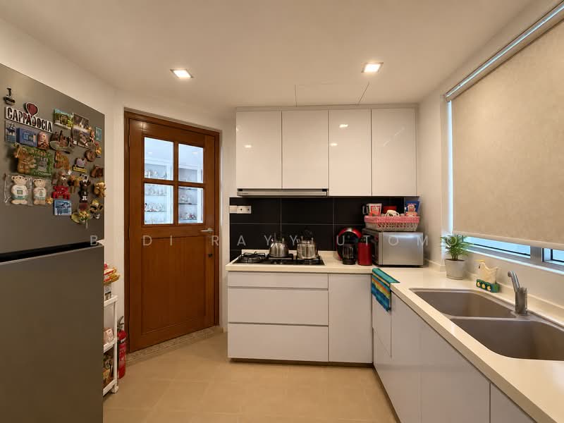 The Bayshore, 22 Bayshore Road, 2 Bedrooms, 1,012 sqft, Condominium For Sale, by Budi Rayy Utomo, 500230471 - Kitchen - PropertyGuru.com.sg