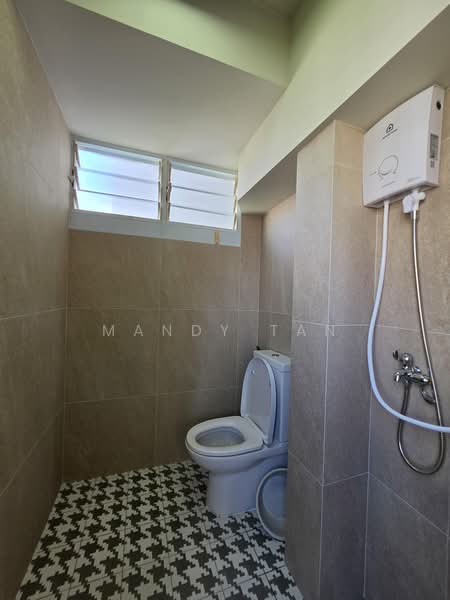 307 Clementi Avenue 4, 307 Clementi Avenue 4, Room Rental, 150 sqft, HDB Flat For Rent, by Mandy Tan, 500230506 - Bathroom - PropertyGuru.com.sg