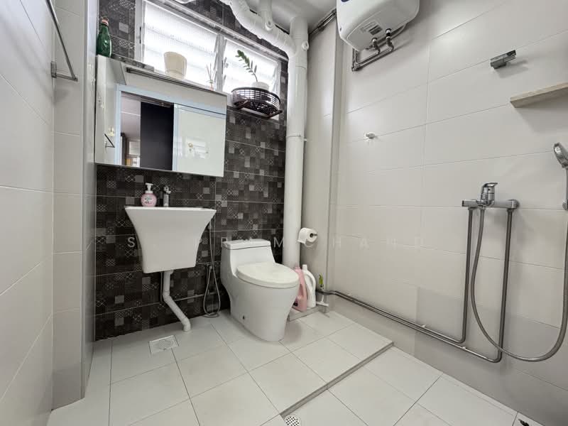 862 Tampines Street 83, 862 Tampines Street 83, 3 Bedrooms, 1,119 sqft, HDB Flat For Sale, by S. Pramchand, 500230510 - Bathroom - PropertyGuru.com.sg