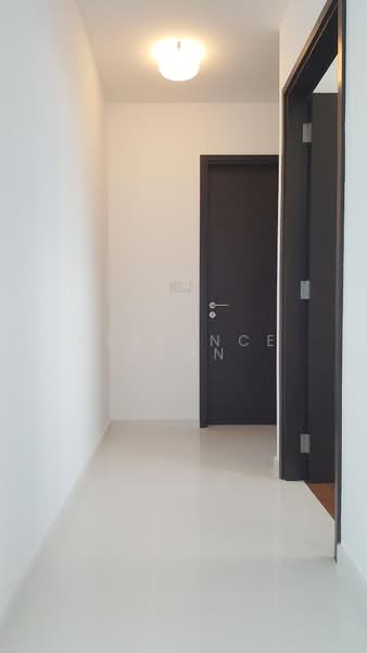 Eon Shenton, 70 Shenton Way, 2 Bedrooms, 538 sqft, Condominium For Rent, by Clarence Soon, 500230511 - Corridor - PropertyGuru.com.sg