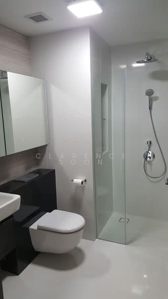 Eon Shenton, 70 Shenton Way, 2 Bedrooms, 538 sqft, Condominium For Rent, by Clarence Soon, 500230511 - Bathroom - PropertyGuru.com.sg