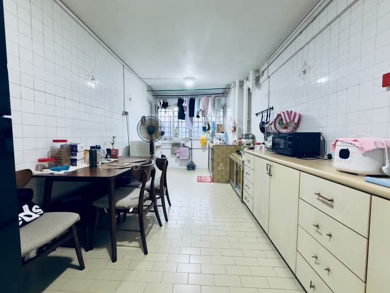 213 Bukit Batok Street 21, 213 Bukit Batok Street 21, 2 Bedrooms, 721 sqft, HDB Flat For Sale, by Lydia Hanim, 500230516 - Kitchen - PropertyGuru.com.sg