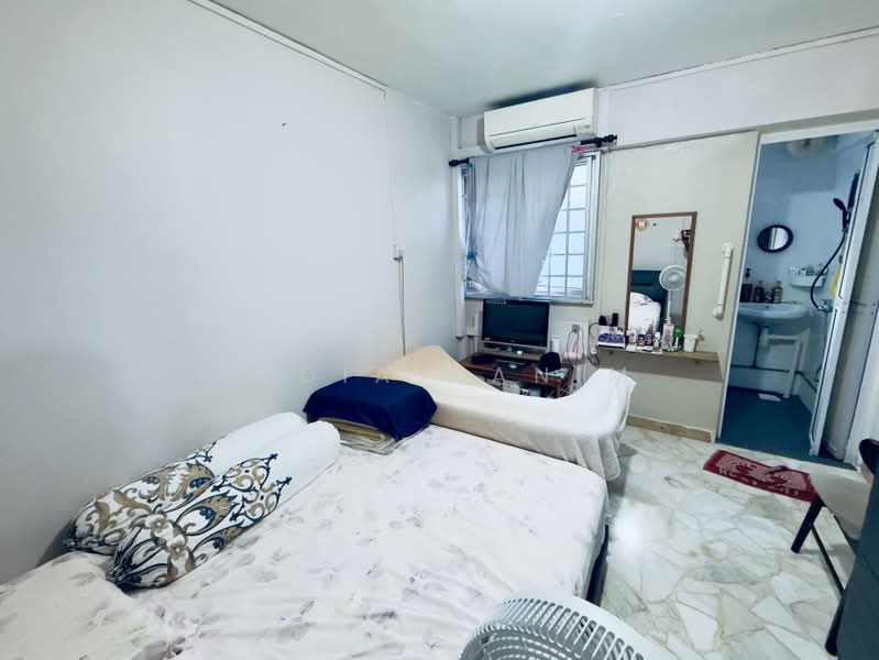 213 Bukit Batok Street 21, 213 Bukit Batok Street 21, 2 Bedrooms, 721 sqft, HDB Flat For Sale, by Lydia Hanim, 500230516 - Bedroom - PropertyGuru.com.sg