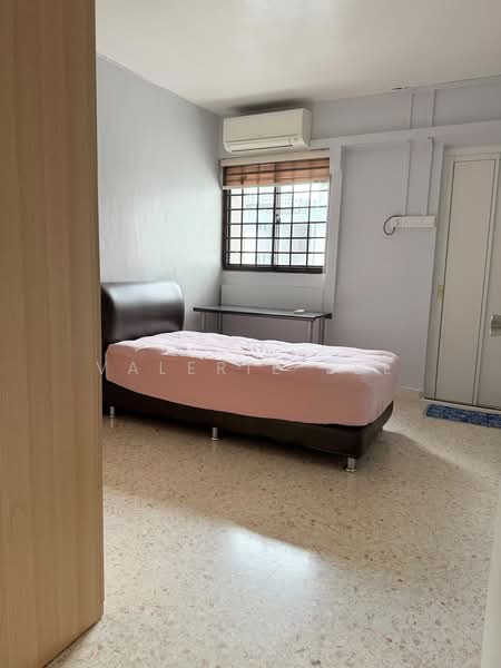 435 Ang Mo Kio Avenue 10, 435 Ang Mo Kio Avenue 10, 2 Bedrooms, 721 sqft, HDB Flat For Rent, by Valerie Lee, 500230520 - Bedroom - PropertyGuru.com.sg