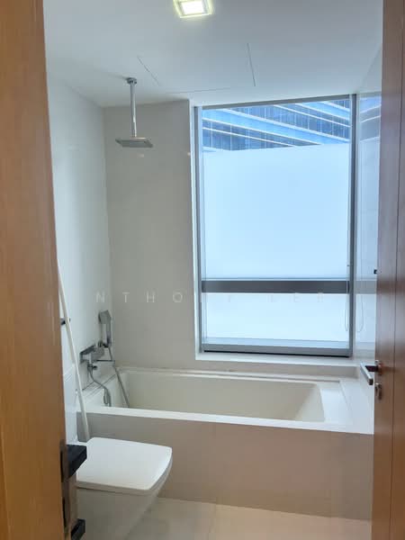 Marina Bay Residences, 18 Marina Boulevard, 2 Bedrooms, 1,055 sqft, Condominium For Rent, by Anthony Lee, 500230523 - Bathroom - PropertyGuru.com.sg
