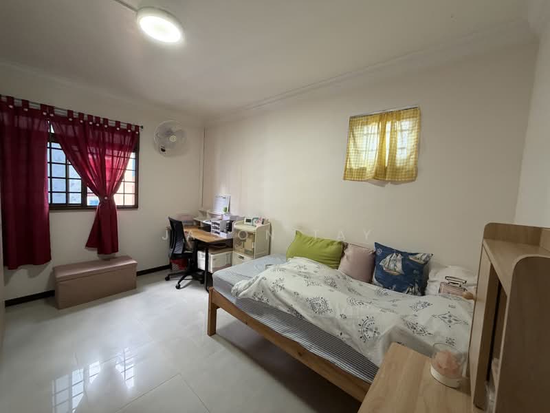 305 Bukit Batok Street 31, 305 Bukit Batok Street 31, 3 Bedrooms, 1,001 sqft, HDB Flat For Rent, by Jason Tay, 500230527 - Bedroom - PropertyGuru.com.sg