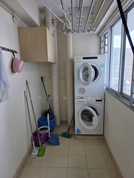 23 Ghim Moh Link, 23 Ghim Moh Link, 3 Bedrooms, 1,214 sqft, HDB Flat For Rent, by Edwin Goh, 500230532 - Balcony - PropertyGuru.com.sg