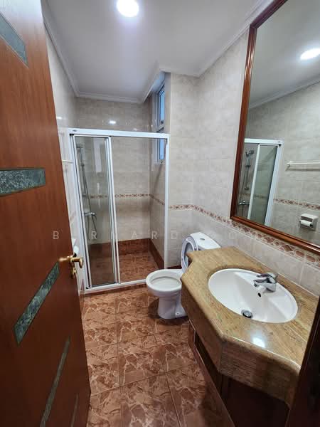 The Sierra, 80 Mount Sinai Drive, 5 Bedrooms, 2,906 sqft, Apartment For Sale, by Bernard Goo, 500230539 - Bathroom - PropertyGuru.com.sg