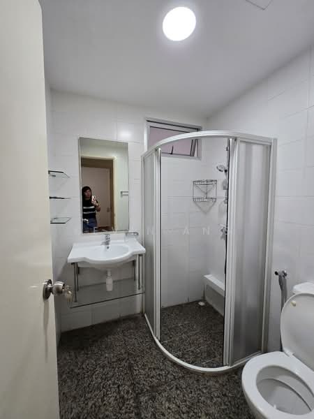 Kerrisdale, 30 Sturdee Road, Room Rental, 100 sqft, Condominium For Rent, by Kevin Ang, 500230542 - Bathroom - PropertyGuru.com.sg