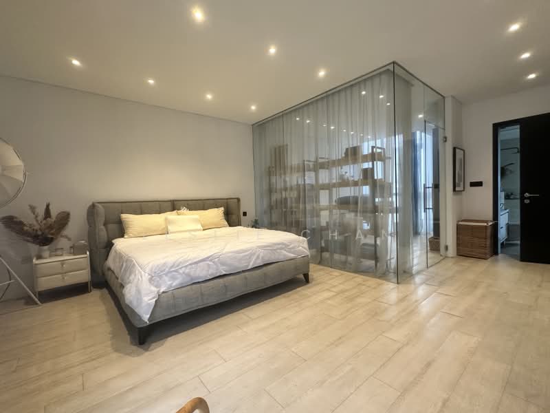 Exclusive Listing (50% fee sharing to co-brokers): Corner Terrace by the Park! Seaside Living!, , 6 Bedrooms, 7,500 sqft, Corner Terrace For Sale, by Leslie Chan, 500230555 - Bedroom - PropertyGuru.com.sg