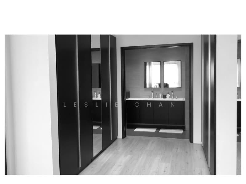 Exclusive Listing (50% fee sharing to co-brokers): Corner Terrace by the Park! Seaside Living!, , 6 Bedrooms, 7,500 sqft, Corner Terrace For Sale, by Leslie Chan, 500230555 - Bathroom - PropertyGuru.com.sg