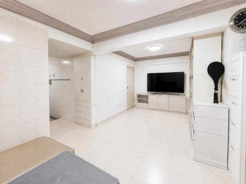 701 Bedok Reservoir Road, 701 Bedok Reservoir Road, Bedok / Upper East Coast, 2 Bedrooms, 883 sqft, HDB Flat For Sale, by Simon Lum, 500230557 - Living Room - PropertyGuru.com.sg