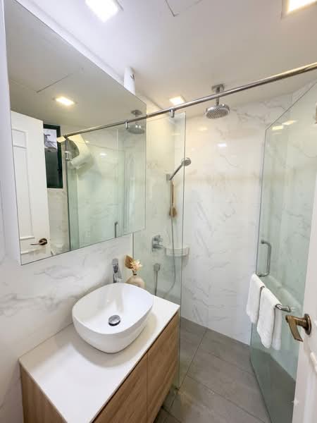 The Hillside, 341 Upper Bukit Timah Road, 3 Bedrooms, 1,302 sqft, Condominium For Sale, by Elena Au, 500230562 - Bathroom - PropertyGuru.com.sg