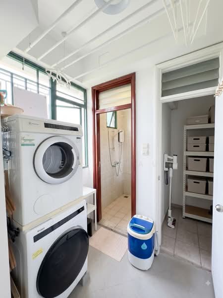 The Hillside, 341 Upper Bukit Timah Road, 3 Bedrooms, 1,302 sqft, Condominium For Sale, by Elena Au, 500230562 - Yard - PropertyGuru.com.sg