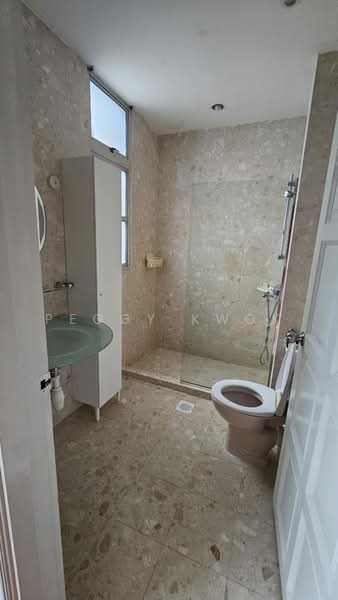 Casa Jervois, 99 Jervois Road, 3 Bedrooms, 1,227 sqft, Condominium For Rent, by Peggy Kwok, 500230578 - Bathroom - PropertyGuru.com.sg