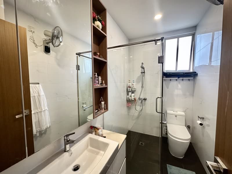 Villa Martia, 11 Martia Road, 3 Bedrooms, 1,281 sqft, Condominium For Sale, by Leonard Yew, 500230585 - Bathroom - PropertyGuru.com.sg