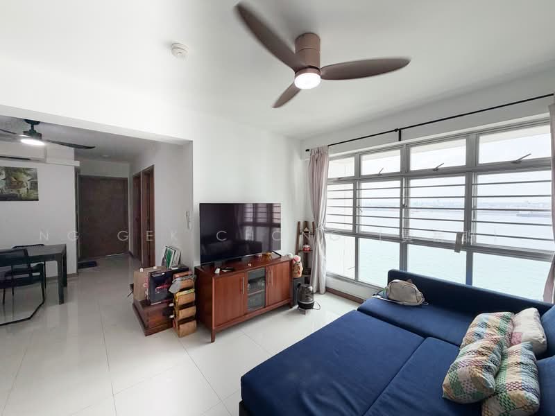 421B Northshore Drive, 421B Northshore Drive, 3 Bedrooms, 1,001 sqft, HDB Flat For Sale, by Ng Gek Chong (黄岳聪), 500230589 - Living Room - PropertyGuru.com.sg