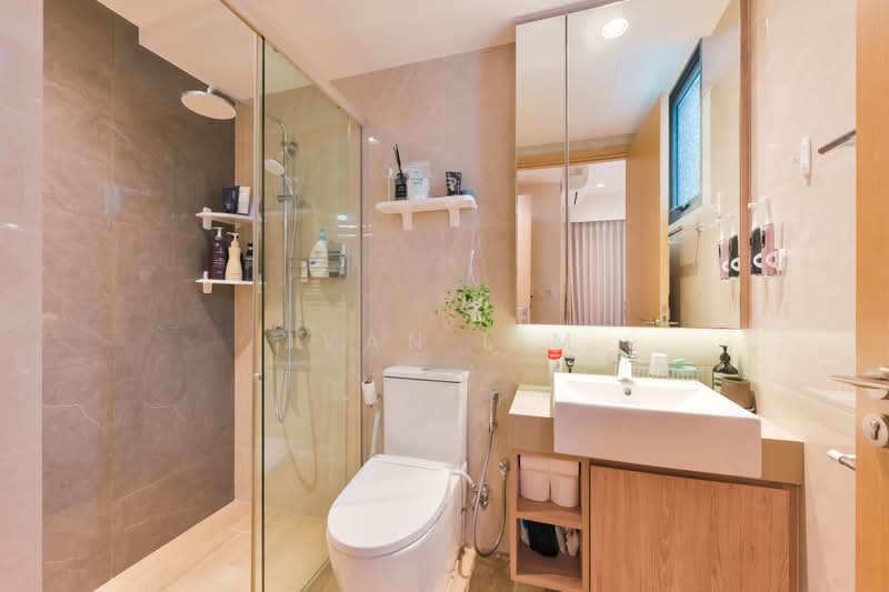 Urban Treasures, 205 Jalan Eunos, 3 Bedrooms, 883 sqft, Condominium For Sale, by Ivan Lim, 500230592 - Bathroom - PropertyGuru.com.sg
