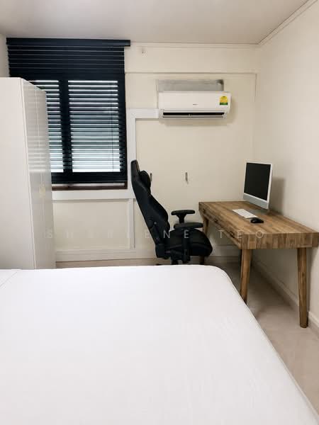 9 Lorong 7 Toa Payoh, 9 Lorong 7 Toa Payoh, 2 Bedrooms, 710 sqft, HDB Flat For Sale, by Sharlene Teo, 500230593 - Bedroom 1 - PropertyGuru.com.sg