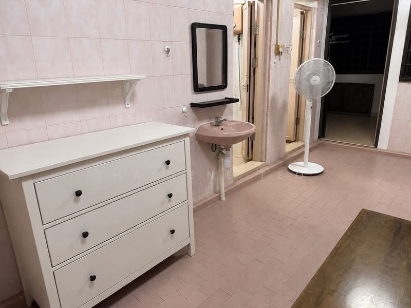 9 Lorong 7 Toa Payoh, 9 Lorong 7 Toa Payoh, 2 Bedrooms, 710 sqft, HDB Flat For Sale, by Sharlene Teo, 500230593 - Kitchen and bathroom - PropertyGuru.com.sg