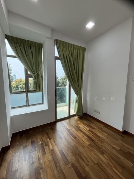 Crystal Heights, 75 Pasir Panjang Hill, 3 Bedrooms, 1,109 sqft, Apartment For Rent, by Tan Tzse Kyan, 500230598 - Balcony - PropertyGuru.com.sg
