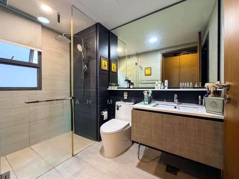 Bellewoods, 116 Woodlands Avenue 5, 4 Bedrooms, 1,345 sqft, Executive Condominium For Sale, by Shah Marican, 500230601 - Bathroom - PropertyGuru.com.sg
