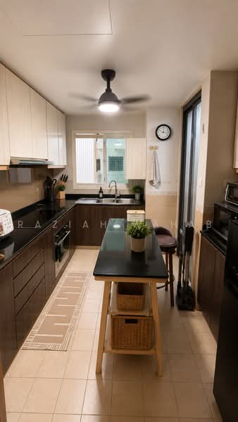 Yishun Emerald, 20 Canberra Drive, 4 Bedrooms, 1,345 sqft, Condominium For Sale, by Raziah Wahab, 500230608 - Kitchen - PropertyGuru.com.sg