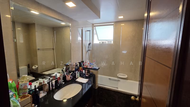 Yishun Emerald, 20 Canberra Drive, 4 Bedrooms, 1,345 sqft, Condominium For Sale, by Raziah Wahab, 500230608 - Bathroom - PropertyGuru.com.sg