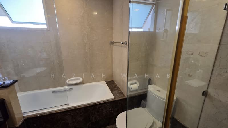 Yishun Emerald, 20 Canberra Drive, 4 Bedrooms, 1,345 sqft, Condominium For Sale, by Raziah Wahab, 500230608 - Bathroom - PropertyGuru.com.sg