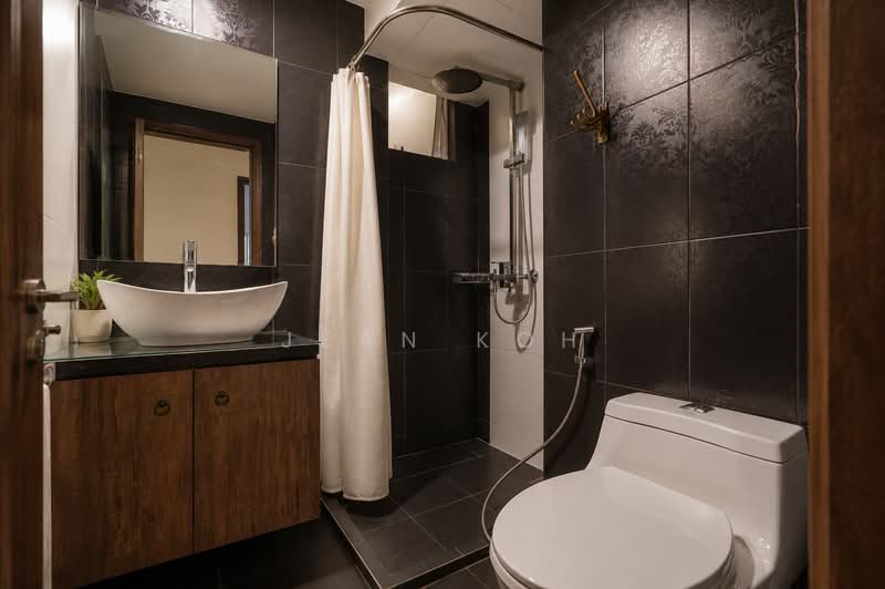 Castle Green, 485 Yio Chu Kang Road, 2 Bedrooms, 1,302 sqft, Condominium For Sale, by Jean Koh, 500230620 - Common Bathroom - PropertyGuru.com.sg