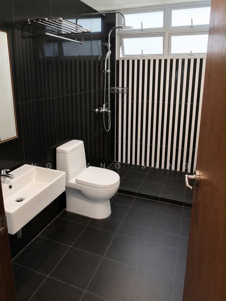 Sherwood Towers, 3 Jalan Anak Bukit, Room Rental, 150 sqft, Apartment For Rent, by Ng Kang Seng, 500230621 - Bathroom - PropertyGuru.com.sg