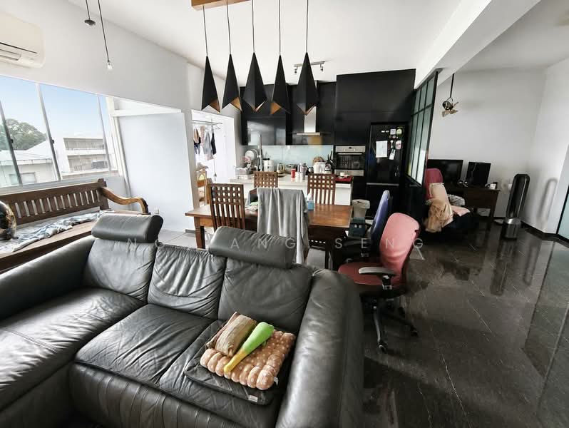 Sherwood Towers, 3 Jalan Anak Bukit, Room Rental, 150 sqft, Apartment For Rent, by Ng Kang Seng, 500230621 - Living Room - PropertyGuru.com.sg