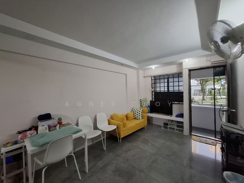 523 Ang Mo Kio Avenue 5, 523 Ang Mo Kio Avenue 5, 2 Bedrooms, 732 sqft, HDB Flat For Rent, by Agnes Choy, 500230625 - Living Room - PropertyGuru.com.sg