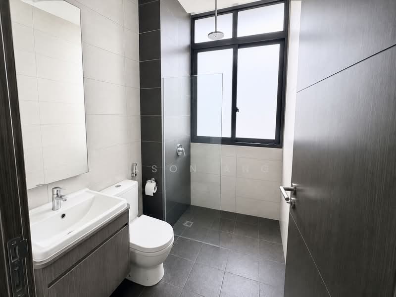 Eastbay, 1 Tay Lian Teck Road, 4 Bedrooms, 1,722 sqft, Condominium For Sale, by Jason Ang, 500230630 - Junior bathroom - PropertyGuru.com.sg