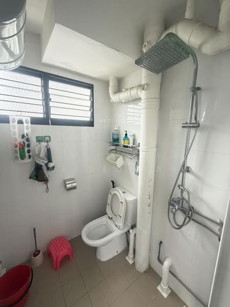 159 Tampines Street 12, 159 Tampines Street 12, Pasir Ris / Tampines, Room Rental, 150 sqft, HDB Flat For Rent, by Alfred Tan, 500230636 - Bathroom - PropertyGuru.com.sg