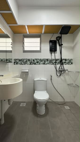 327C Anchorvale Road, 327C Anchorvale Road, 3 Bedrooms, 990 sqft, HDB Flat For Sale, by Amenda Teo, 500230642 - Bathroom - PropertyGuru.com.sg