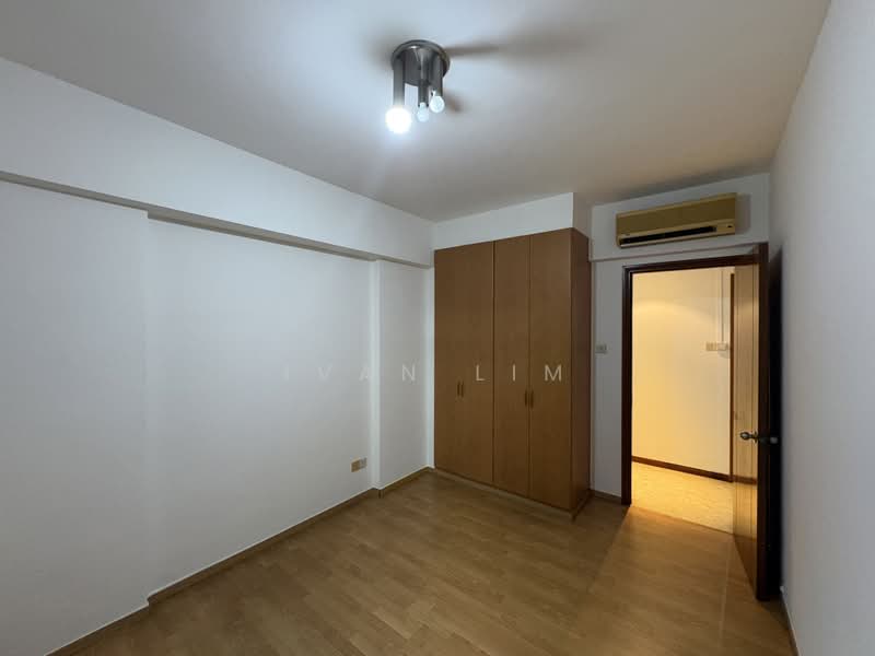 The Florida, 78 Hougang Avenue 7, 3 Bedrooms, 1,227 sqft, Condominium For Sale, by Ivan Lim, 500230650 - Bedroom - PropertyGuru.com.sg