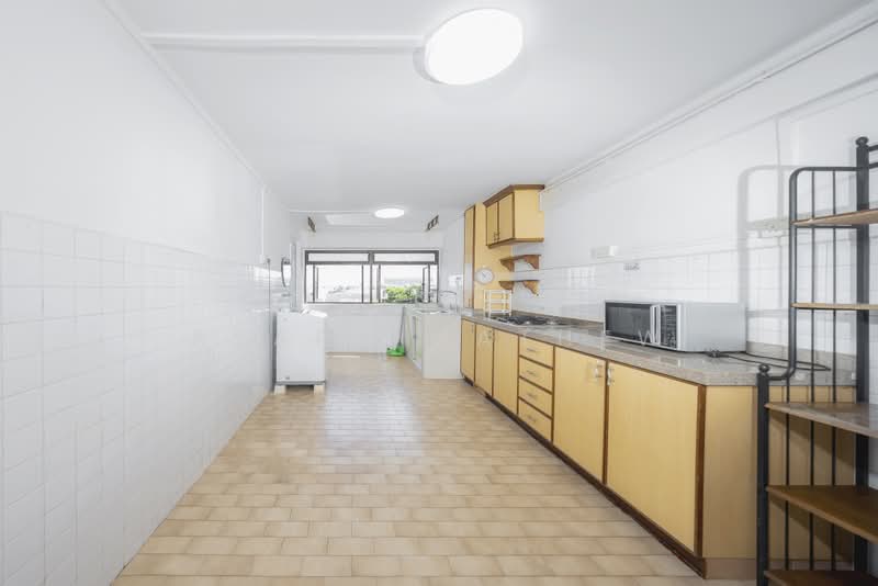 230 Serangoon Avenue 4, 230 Serangoon Avenue 4, 2 Bedrooms, 721 sqft, HDB Flat For Sale, by Asaph Mathew, 500230671 - Kitchen - PropertyGuru.com.sg