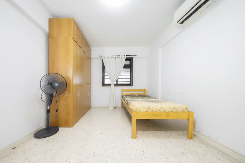 230 Serangoon Avenue 4, 230 Serangoon Avenue 4, 2 Bedrooms, 721 sqft, HDB Flat For Sale, by Asaph Mathew, 500230671 - Bedroom - PropertyGuru.com.sg