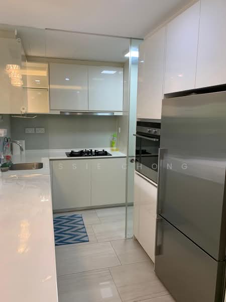 Lakeville, 1 Jurong Lake Link, 3 Bedrooms, 1,141 sqft, Condominium For Sale, by Jessie Chong, 500230699 - Kitchen - PropertyGuru.com.sg