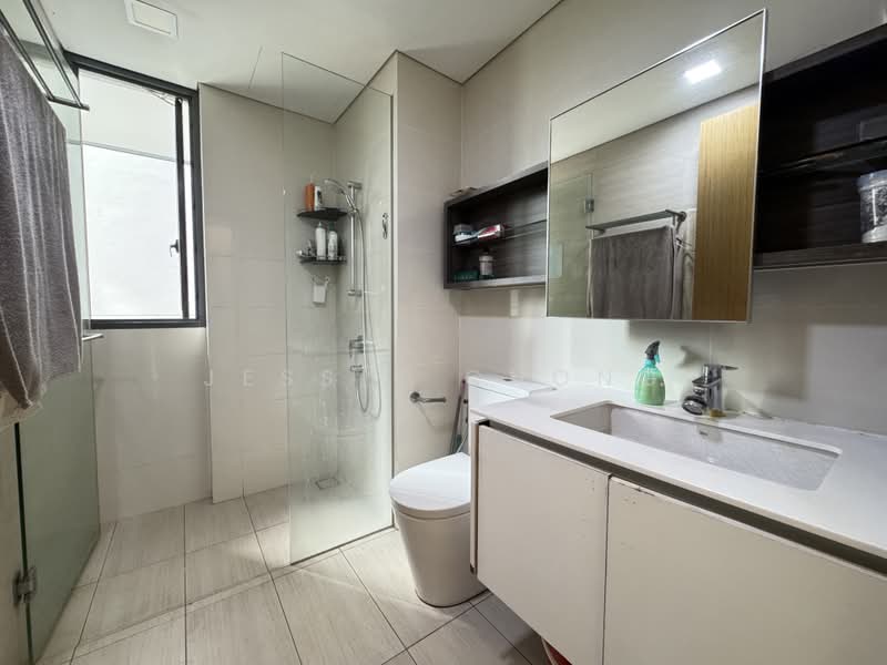 Lakeville, 1 Jurong Lake Link, 3 Bedrooms, 1,141 sqft, Condominium For Sale, by Jessie Chong, 500230699 - Bathroom - PropertyGuru.com.sg