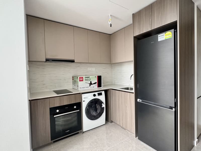 Hillock Green, 22-28 Lentor Central, Mandai / Upper Thomson, 2 Bedrooms, 624 sqft, Condominium For Sale, by Esther Cai, 500230707 - Kitchen - PropertyGuru.com.sg