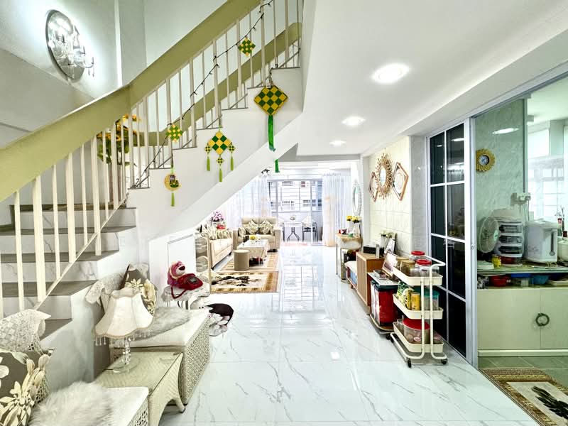 337 Jurong East Avenue 1, 337 Jurong East Avenue 1, 4 Bedrooms, 1,582 sqft, HDB Flat For Sale, by Jeffri Lim, 林冠名, 500230709 - Living Room - PropertyGuru.com.sg