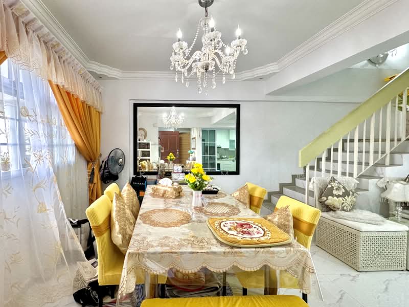 337 Jurong East Avenue 1, 337 Jurong East Avenue 1, 4 Bedrooms, 1,582 sqft, HDB Flat For Sale, by Jeffri Lim, 林冠名, 500230709 - Dining Room - PropertyGuru.com.sg