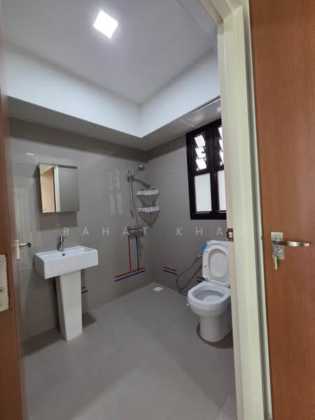 606A Tampines Street 61, 606A Tampines Street 61, 2 Bedrooms, 700 sqft, HDB Flat For Rent, by Rahat Khan, 500230716 - Bathroom - PropertyGuru.com.sg