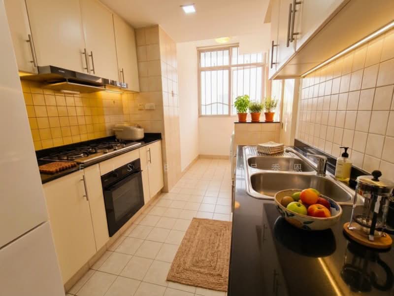 Compass Heights, 11 Sengkang Square, 2 Bedrooms, 1,109 sqft, Condominium For Sale, by Elisabeth 吕秀恩, 500230719 - Kitchen - PropertyGuru.com.sg