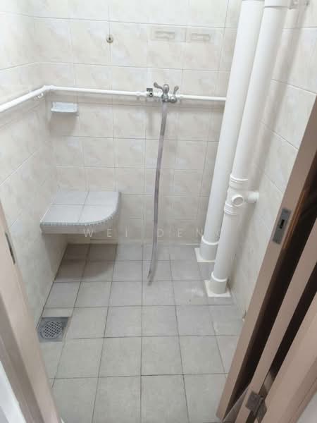 8 Lorong 7 Toa Payoh, 8 Lorong 7 Toa Payoh, 2 Bedrooms, 710 sqft, HDB Flat For Rent, by WEI DENG, 500230732 - Bathroom - PropertyGuru.com.sg